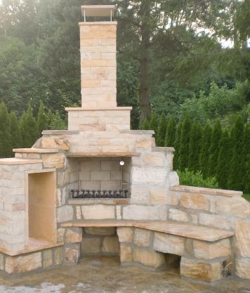 Sandsteinquader und -verblender mit Travertinplatten