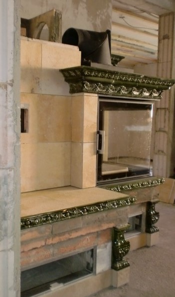 Kamineinsatz 90&deg;-Eck (Austroflamm) mit seitlich angeordnetem, keramischem Zug